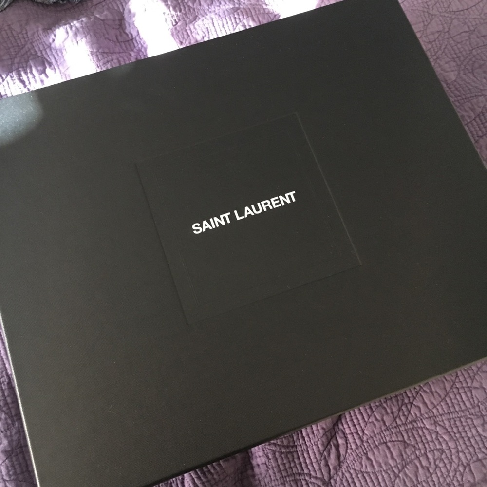 Yves Saint Laurent tote medium box